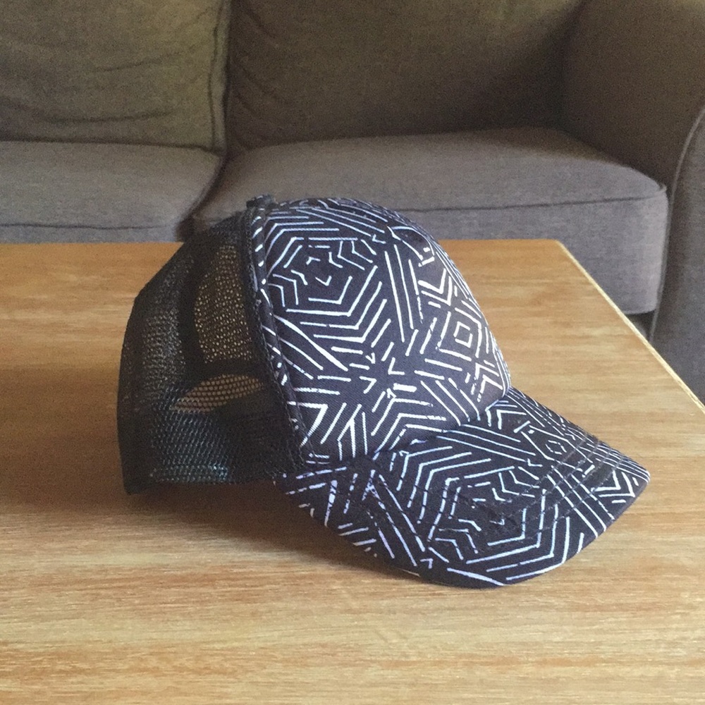 Billabong trucker hat